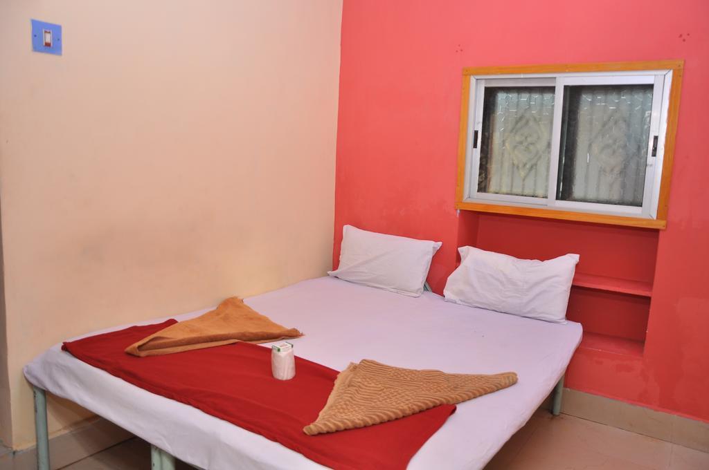 Manju Guest House Hampi Buitenkant foto